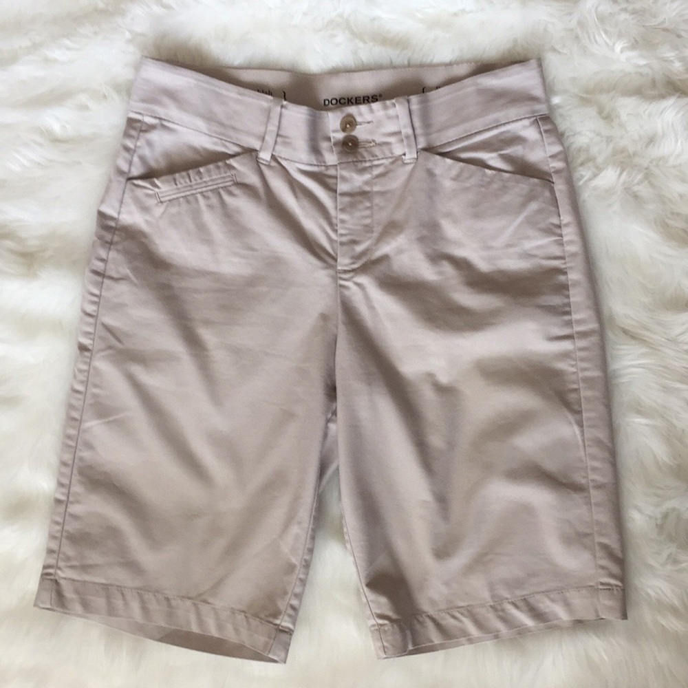 🌺 2/$15  Dockers khaki bermudas